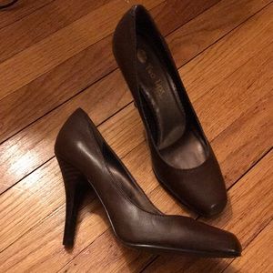 Two Lips “Amber” Pump in Brown, Sz 7M